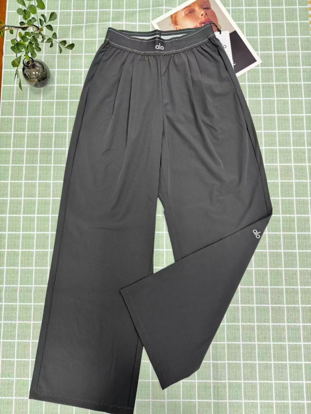 ALO Grey Women's High-Waisted Straight-Leg Yoga Pants(Brand New) 🏃‍♀️